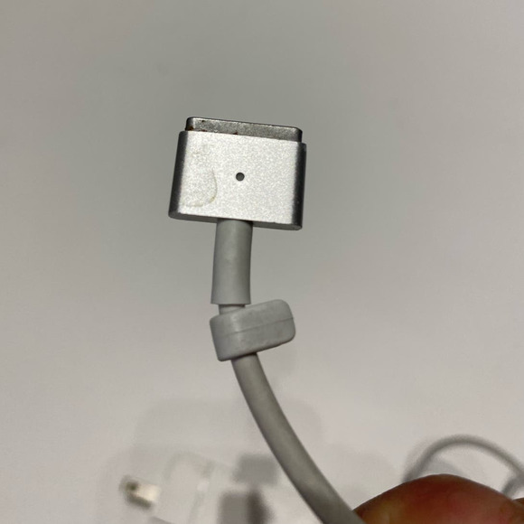 60S MagSafe 2 Power Adapter for MacBook Model A1435 - Picture 3 of 4